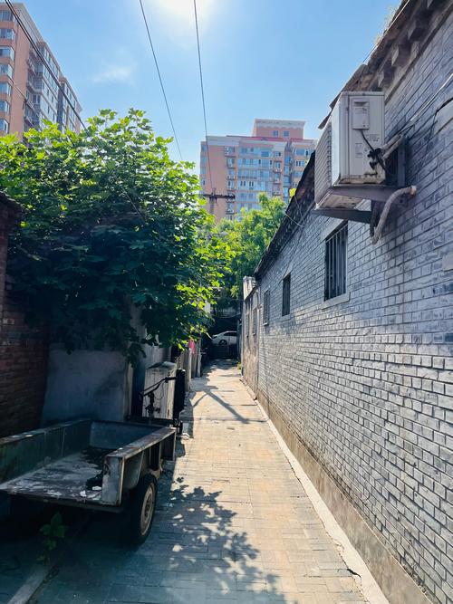 岫岩天天快递武装部胡同