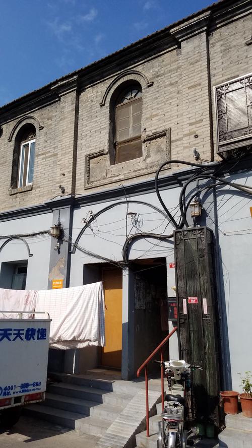 岫岩天天快递武装部胡同